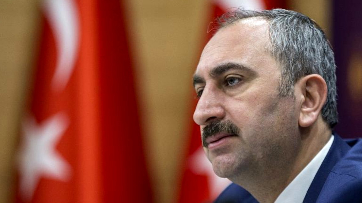 Abdülhamit Gül'den 'Beyaz Toros ve siyah Audi çıkışı