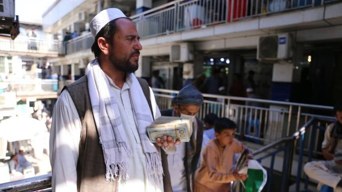 Kabil'de döviz büroları 3 hafta sonra yeniden açıldı