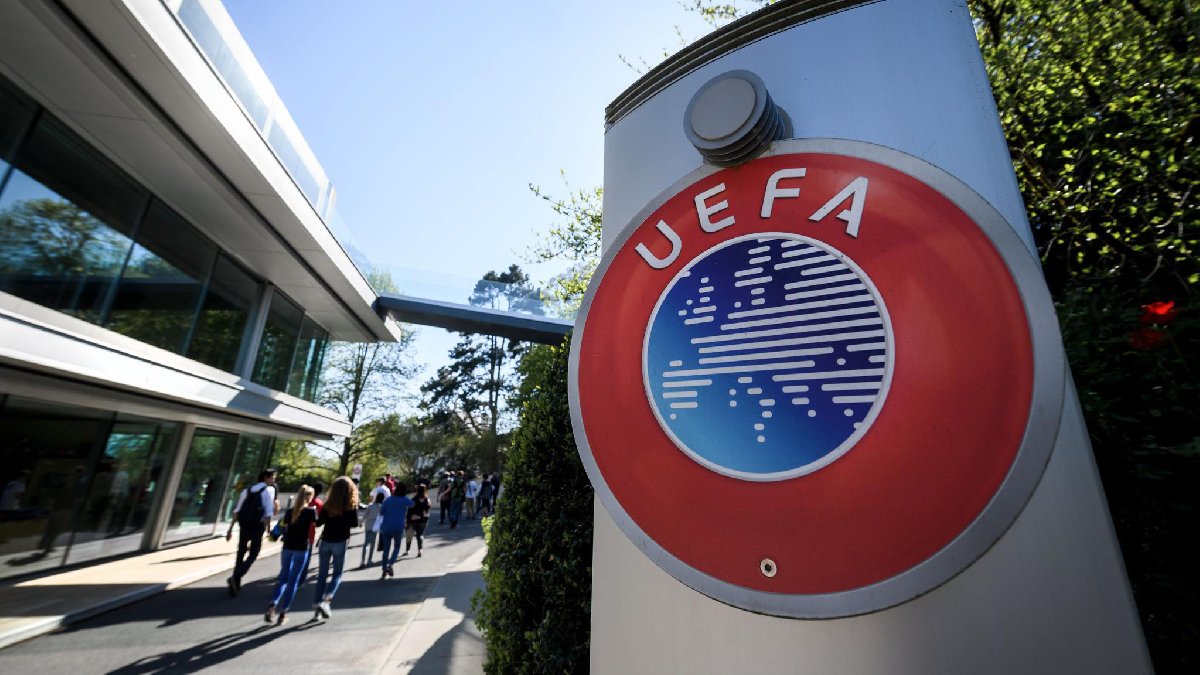 UEFA'dan yedek kulübesine nefes aldıracak kural değişikliği!