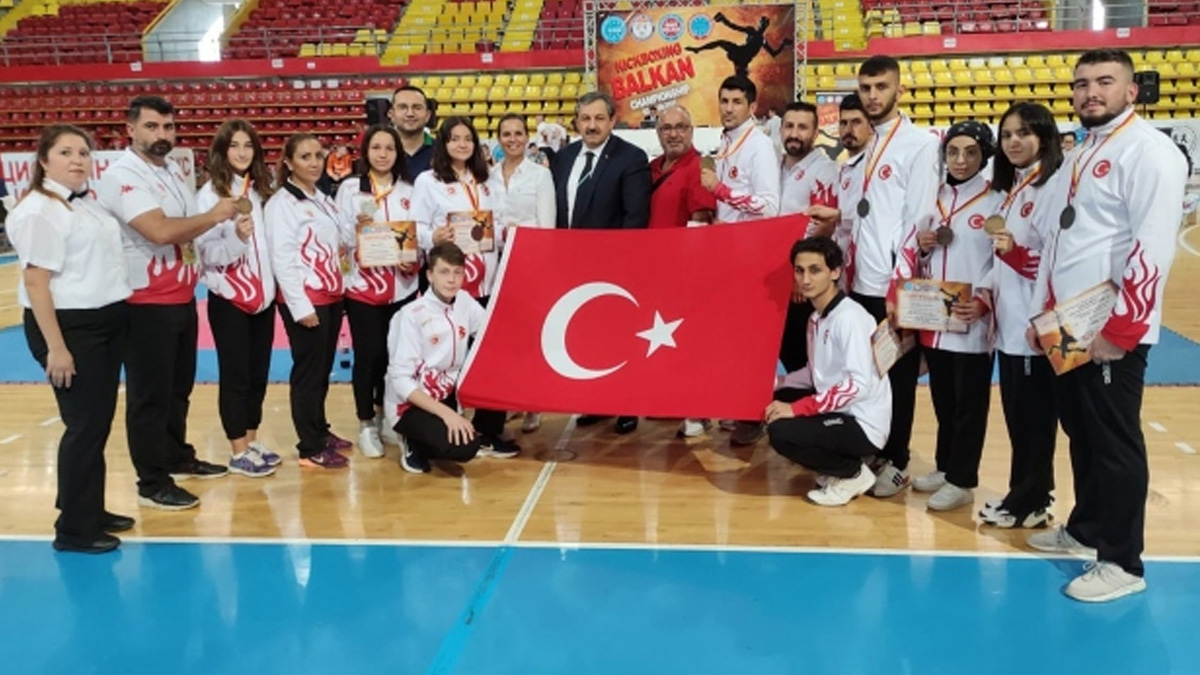 Milli kick boksçulardan 3'ü altın 8 madalya