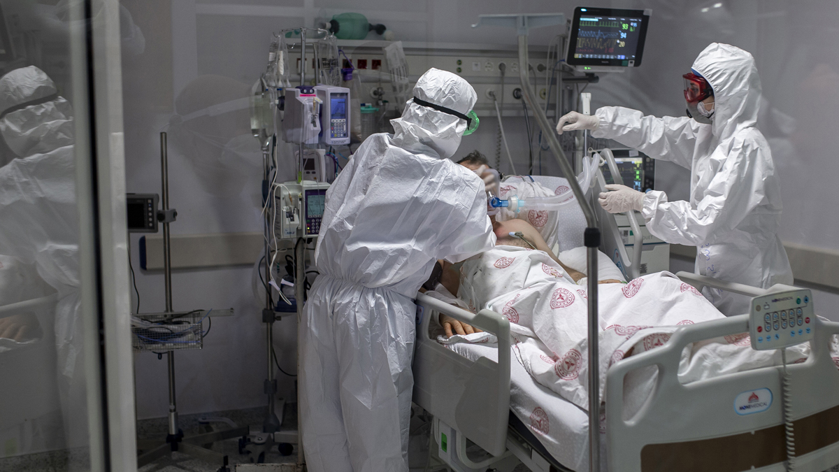 Bakan Koca'dan, 'Aşıya rağmen vefat sayısı neden artıyor?' sorusuna cevap