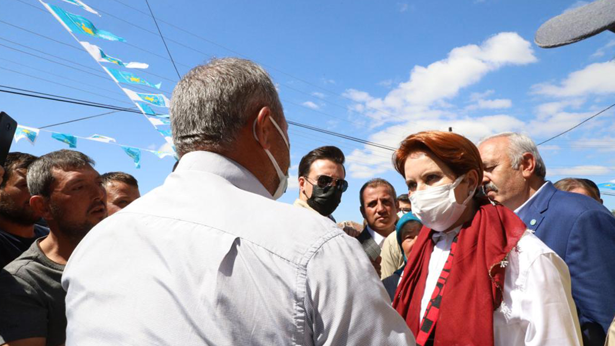 Akşener, Samsun'da vatandaşların sorunlarını dinledi