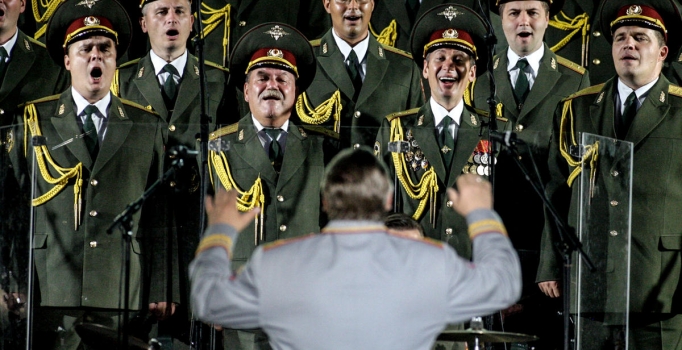 Kızılordu'dan İstiklal Marşı 
ve oynama şıkıdım şıkıdım