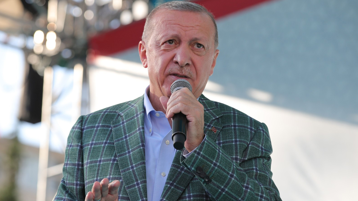 Erdoğan'dan enflasyon açıklaması: Raftaki fahiş fiyatı durduracağız