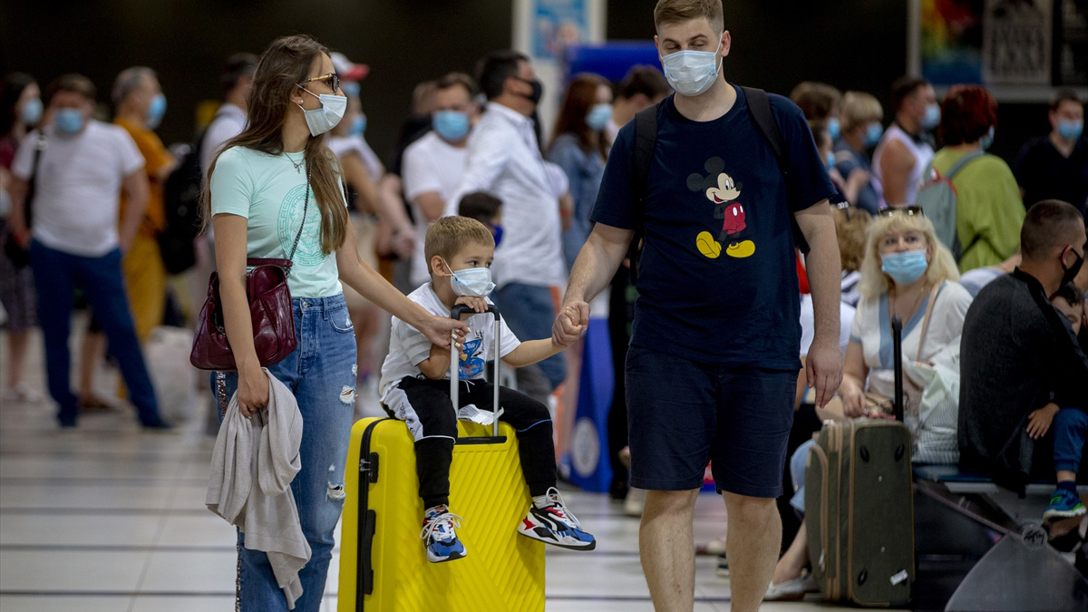 Artık turistlerden de PCR testi istenecek