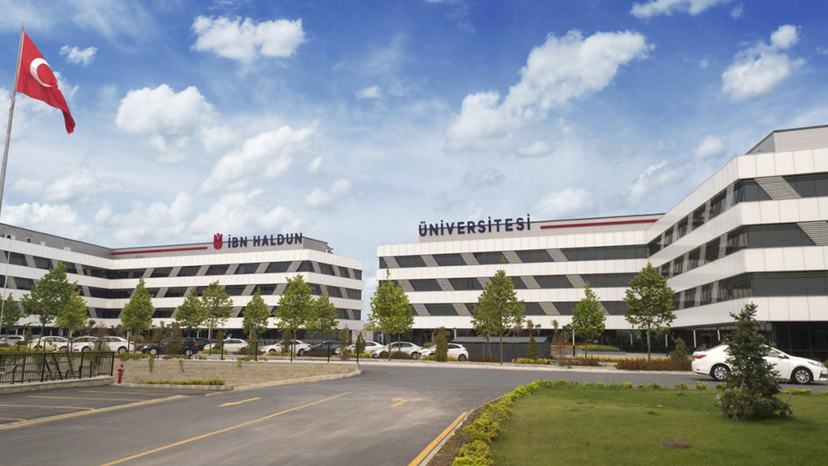 İbn Haldun Üniversitesi'nden geri adım: Aşı zorunlu olmaktan çıktı