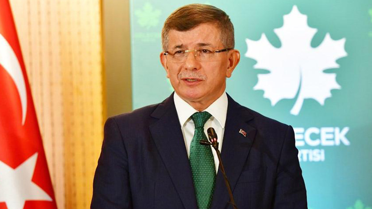 Davutoğlu'dan 'zincire vurulan kadın' gösterisine tepki