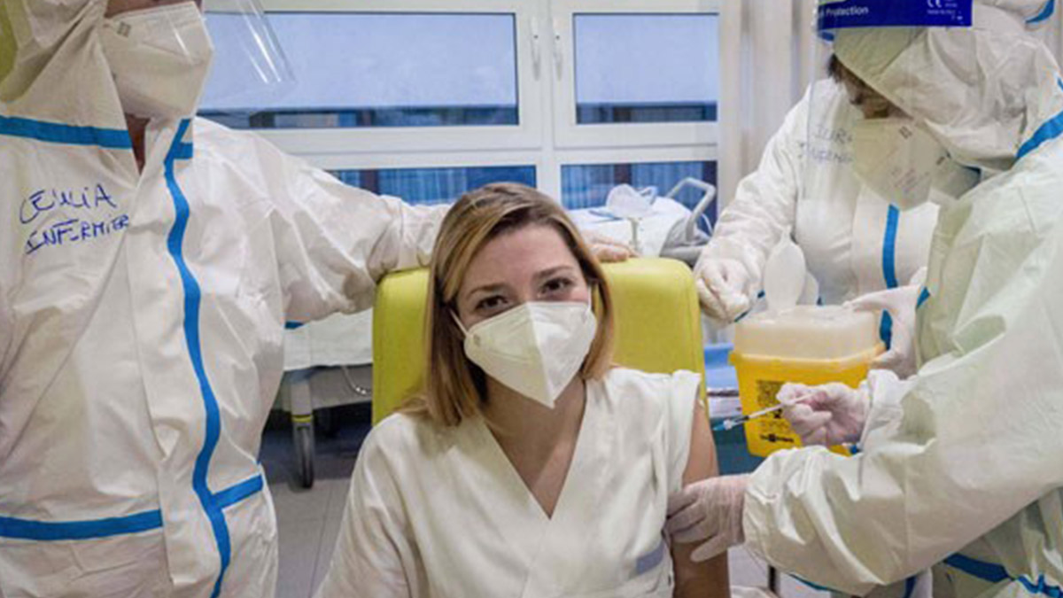 İtalya'da Kovid-19'a karşı 3. doz aşılama başlıyor