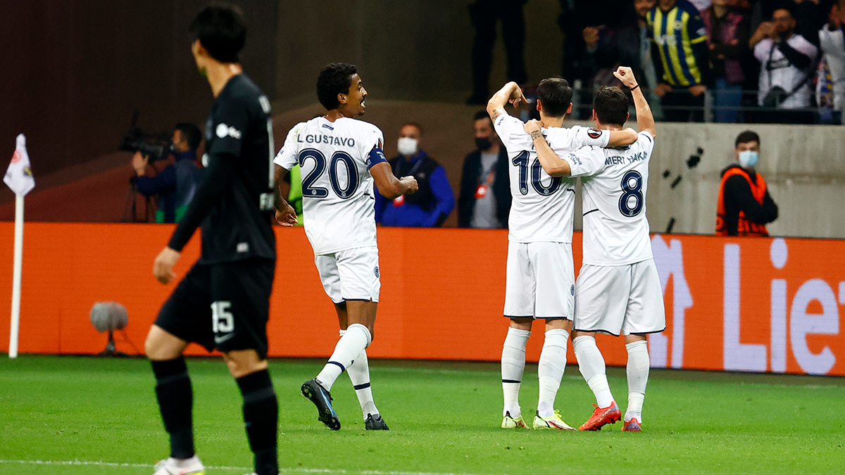 Fenerbahçe Frankfurt karşısında galibiyeti kaçırdı