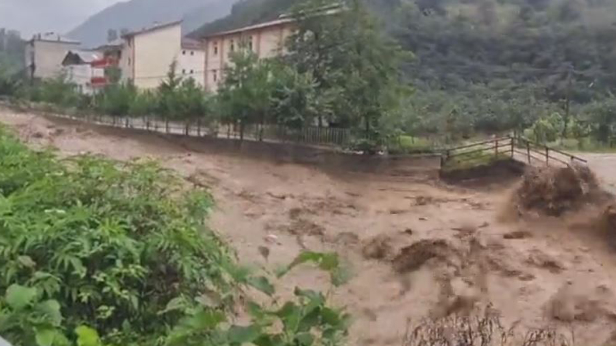 Giresun'u sağanak vurdu: 1 köyde eğitime ara