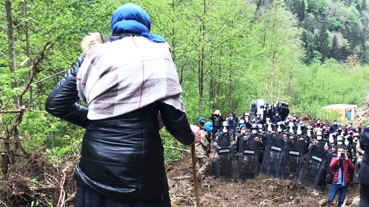İkizderelilerden Cengiz İnşaat'ın taş ocağına türkülü protesto