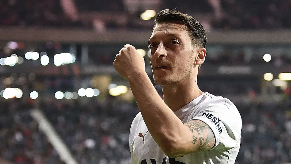 Mesut Özil, Almanya'da hangi partiyi desteklediğini açıkladı