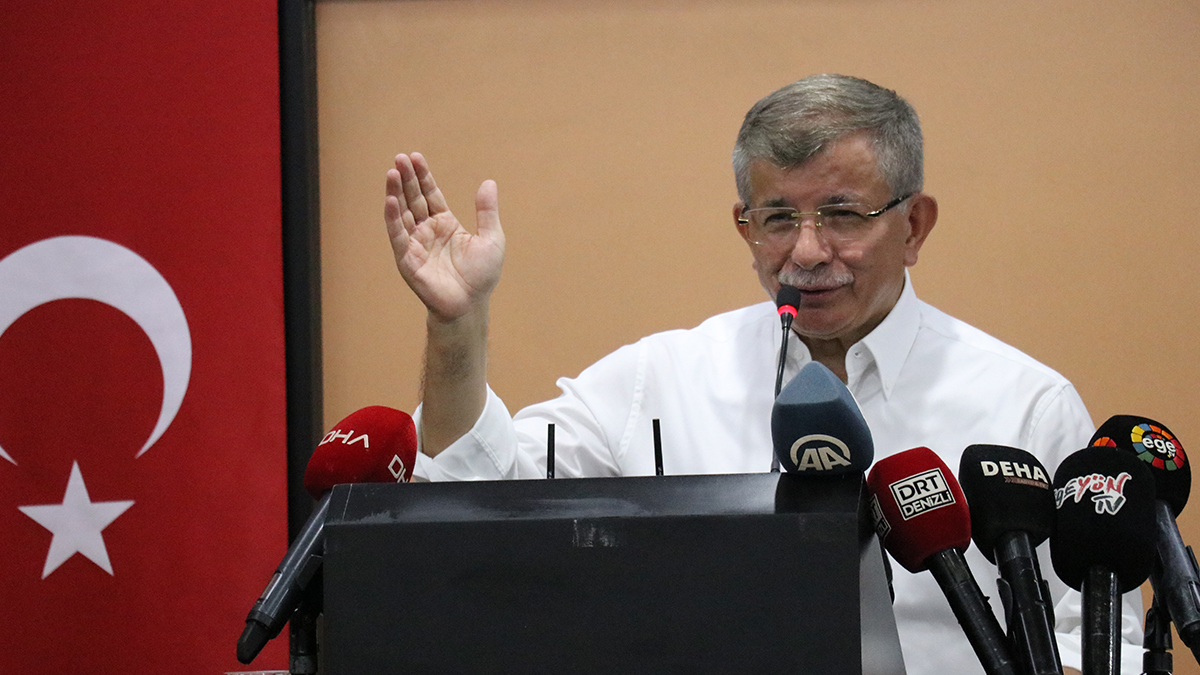 Ahmet Davutoğlu Bahçeli'yi sert eleştirdi