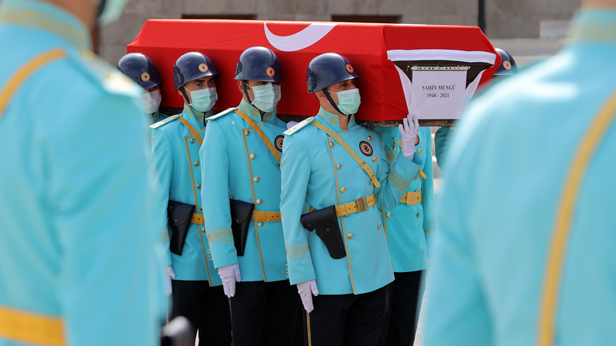 Eski CHP'li Şahin Mengü'ye mecliste cenaze töreni