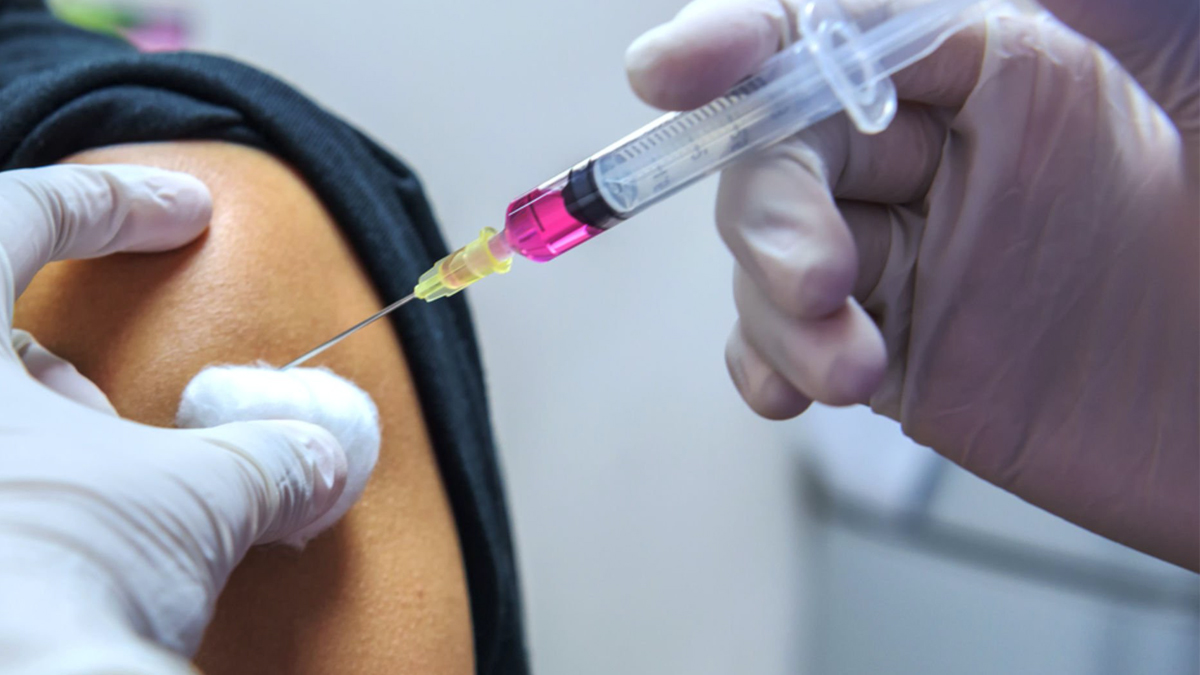 Uzmanından grip ve Kovid-19 aşısı açıklaması: Aynı gün yaptırılabilir