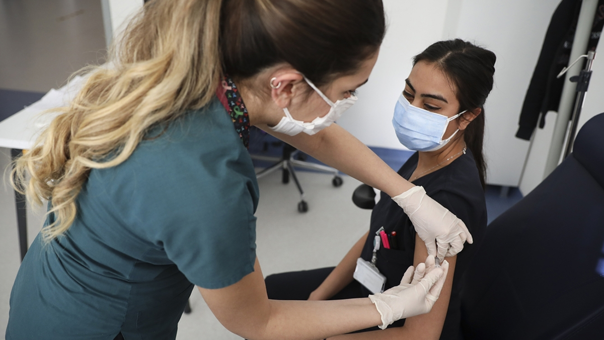 İtalya'da yeşil kart uygulaması zorunlu oldu: Aşı olmayanların maaşı kesilebilecek