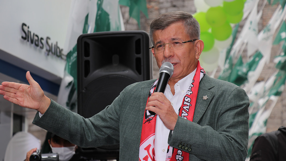 Davutoğlu: İmralı'dan mektup getirmekle Temelli'nin sözleri arasında fark yok