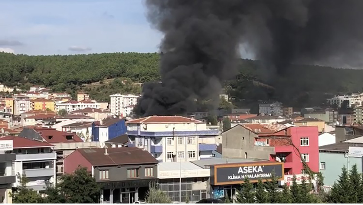 Sultanbeyli'de fabrika yangını