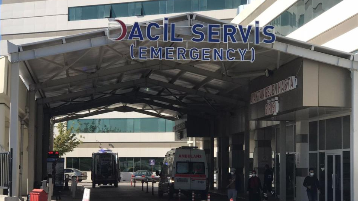 İşçi minibüsü devrildi: 1 ölü, 20 yaralı