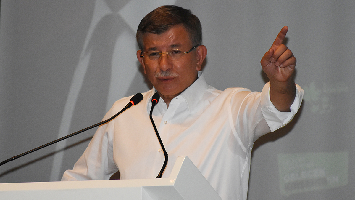 Davutoğlu: S-400'ler ABD'yi tatmin etmek için mi depoda bekletiliyor?