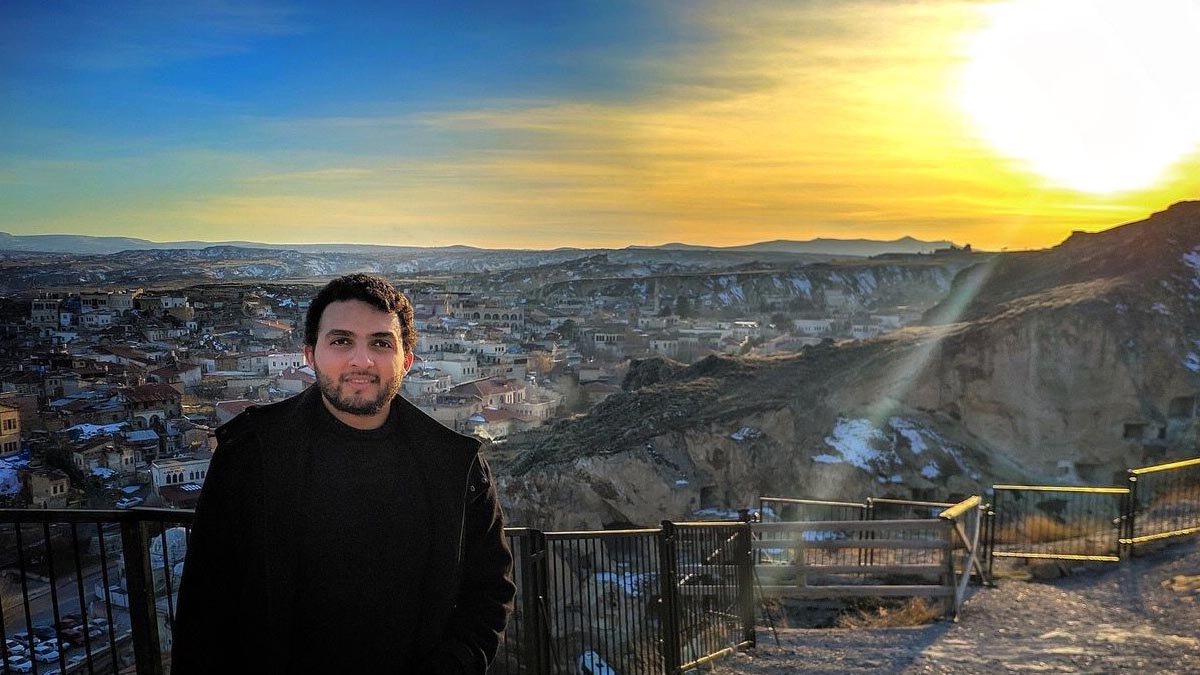 Türk asıllı Mısırlı genç, ülkemizi dünyaya tanıtan site kurdu!