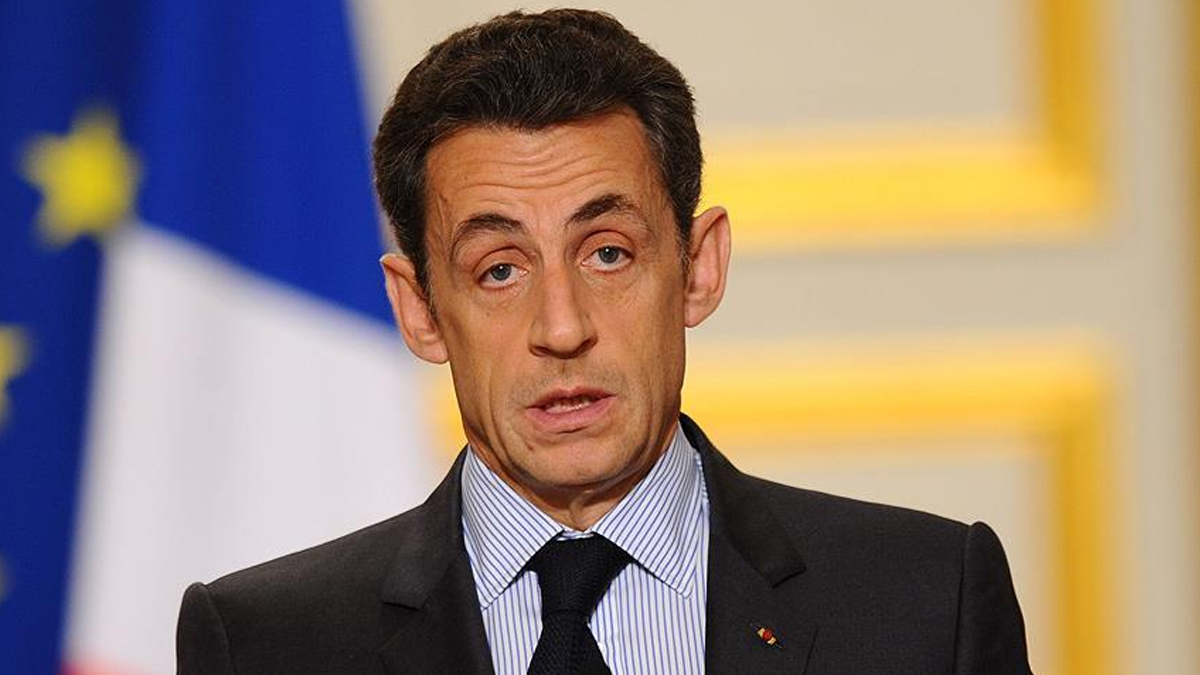 Fransa'da eski Cumhurbaşkanı Sarkozy’ye elektronik kelepçe takıldı