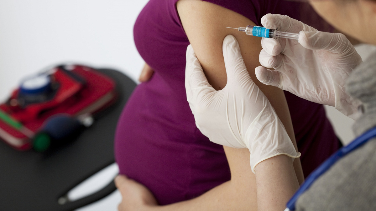 Koronavirüs aşısı emzirme döneminde koruyor