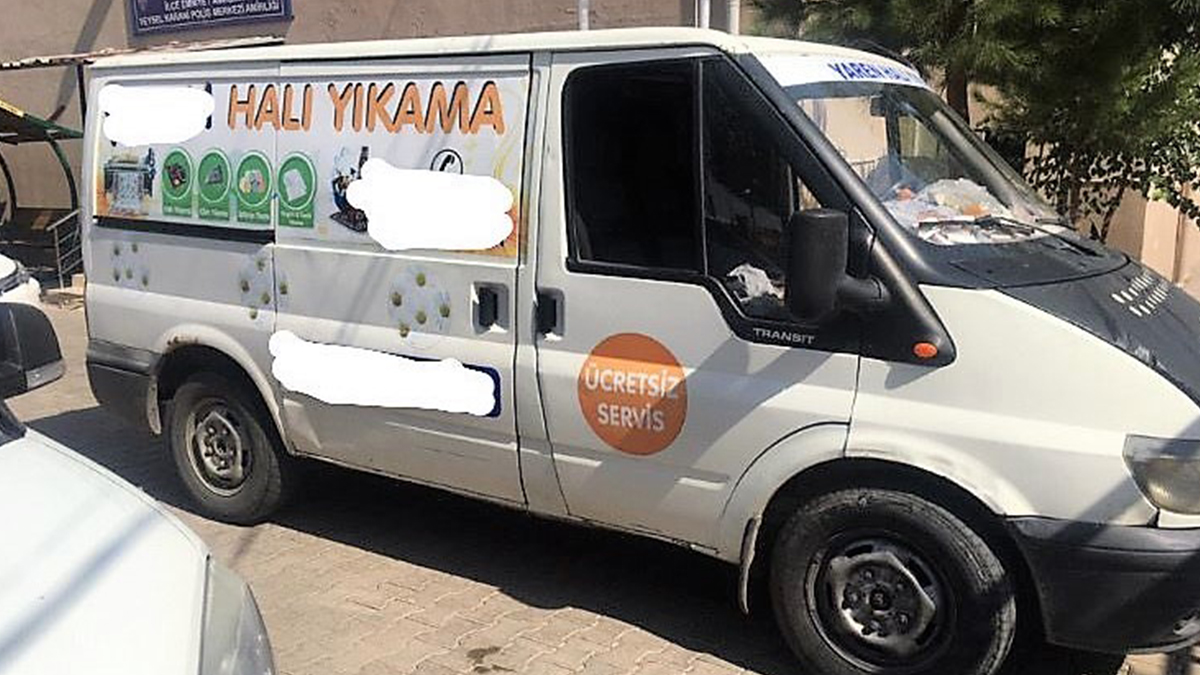 Halı yıkama minibüsünden 33 göçmen çıktı