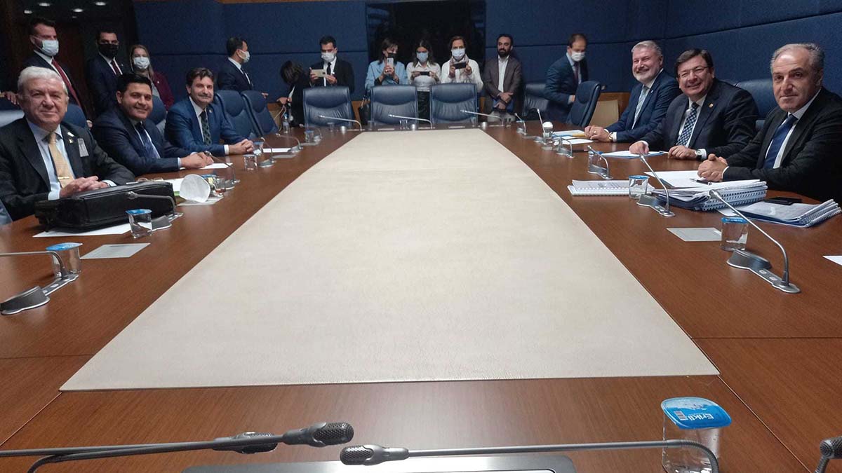 Muhalefetin 6 partisi parlamenter sisteme geçiş için TBMM'de bir araya geldi