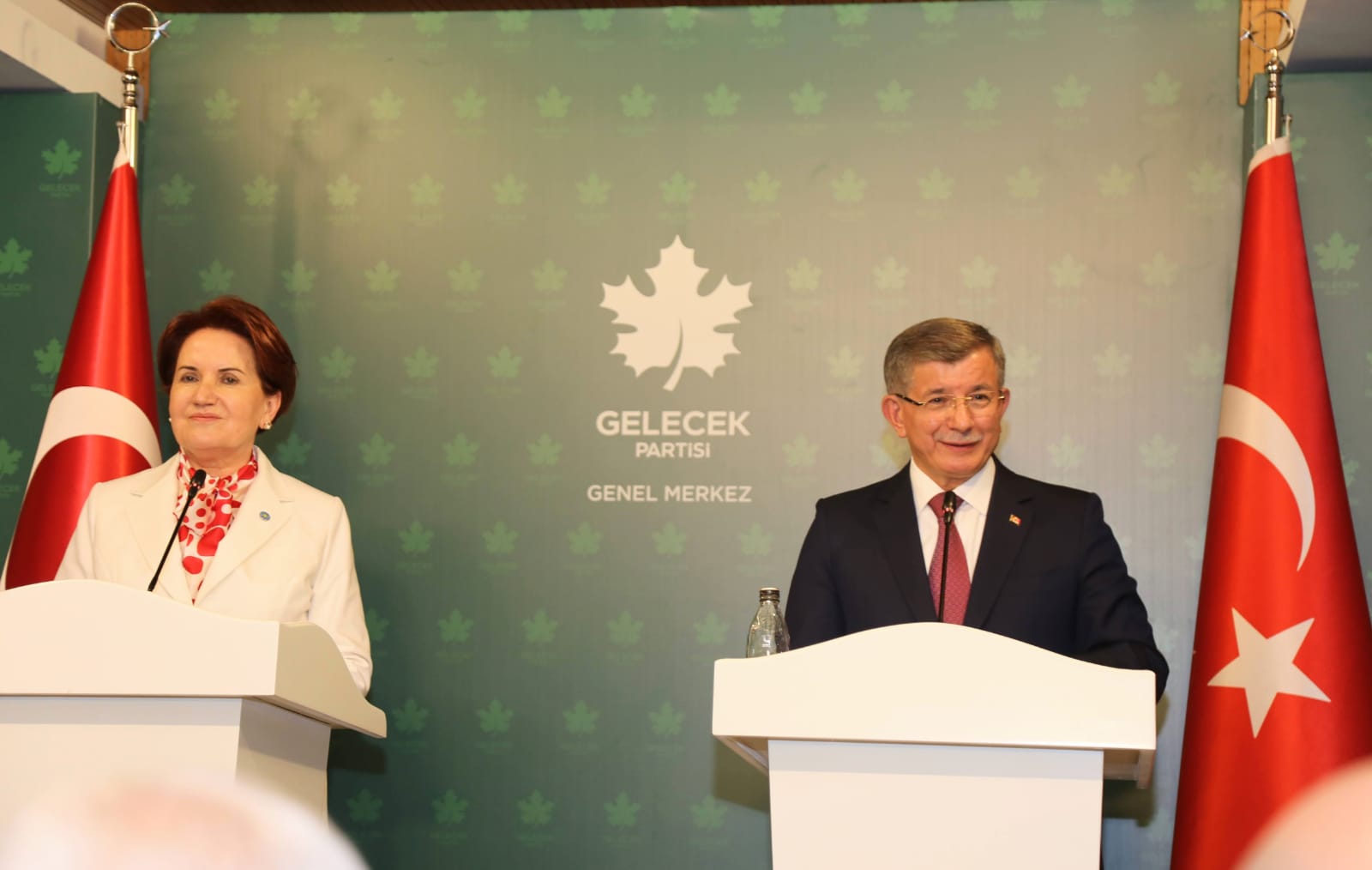 Ahmet Davutoğlu ve Meral Akşener'den seçim yorumu: Sistem değişecek iktidara sürpriz olacak
