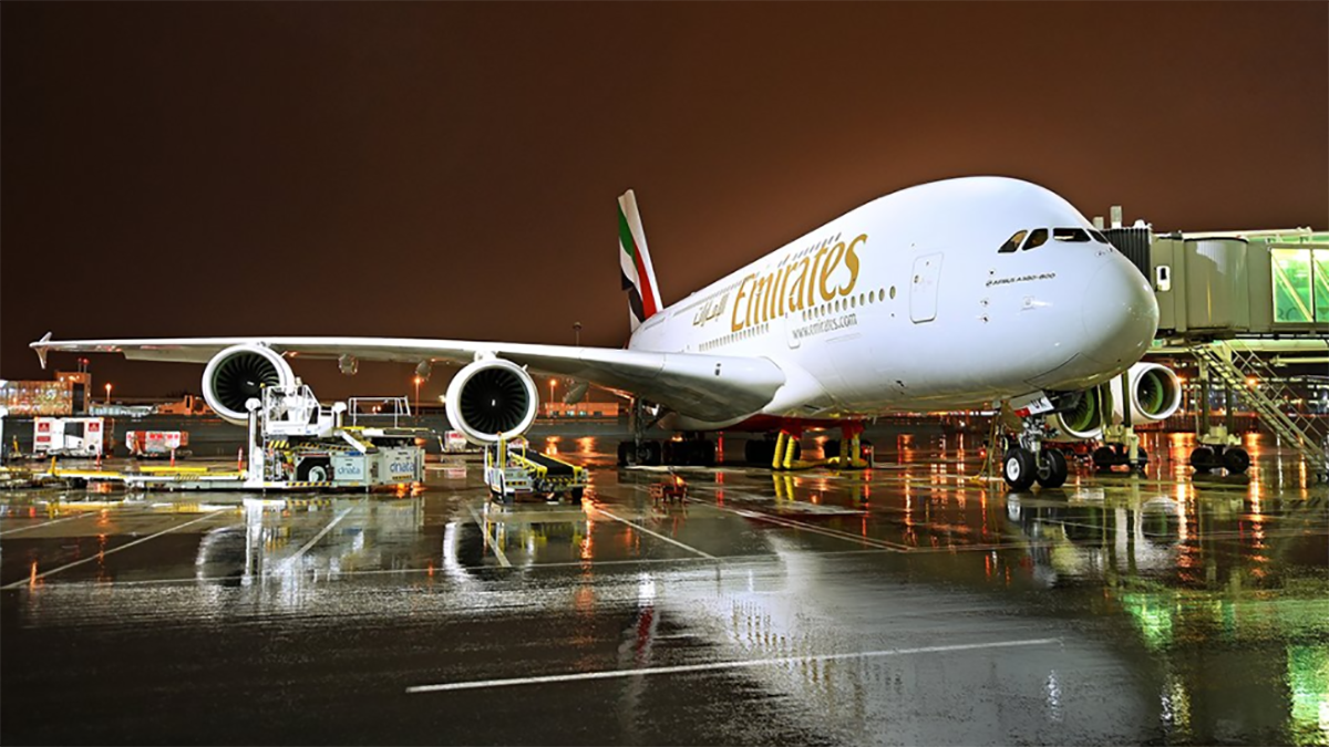 А380 Эмирейтс. Эйрбас 380. Самолёт Airbus a380. Самолет Emirates a380.