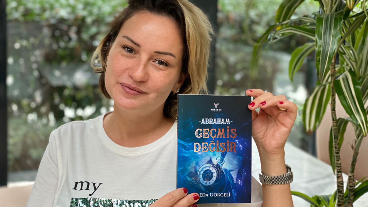 “Yılın Yazarı” seçilen Eda Gökçeli’den zamanda yolculuk