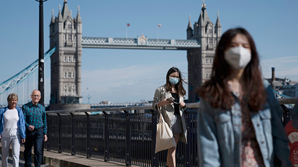 İngiltere’den tamamen aşılanan Türk yolculara karantina muafiyeti