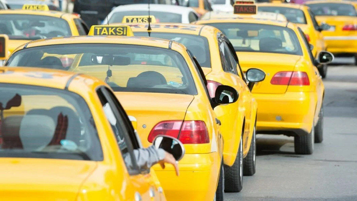 Taksiciden akılalmaz dolandırıcılık: Karşıya geçeceğiz, vize lazım
