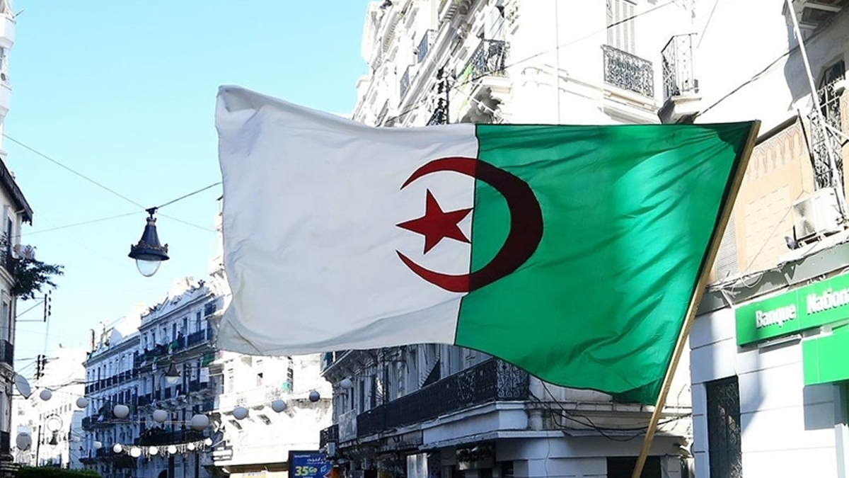 Macron'un sözlerine Cezayir'den 'Osmanlı' yanıtı: Haçlı saldırılarına karşı...