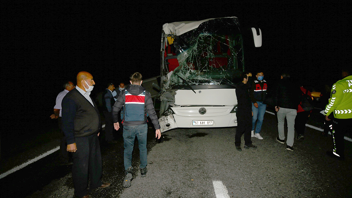 Nevşehir'de öğrencileri taşıyan otobüs kaza yaptı