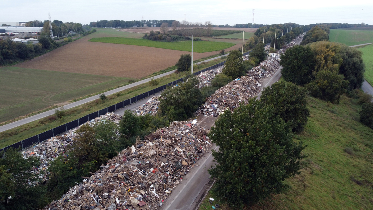 Sel felaketinin izleri 3 aydır silinemedi: Belçika'da 'çöp otobanı'