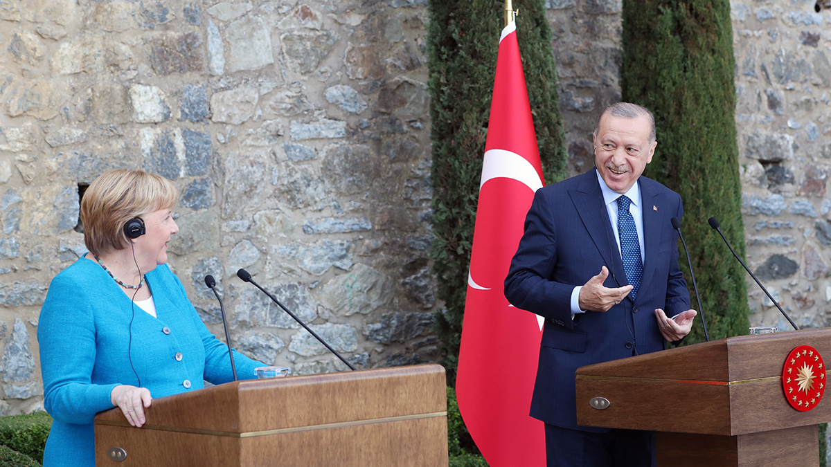 Erdoğan'dan Merkel'e 'esprili' uğurlama: Ne yapacaksın hayat böyle