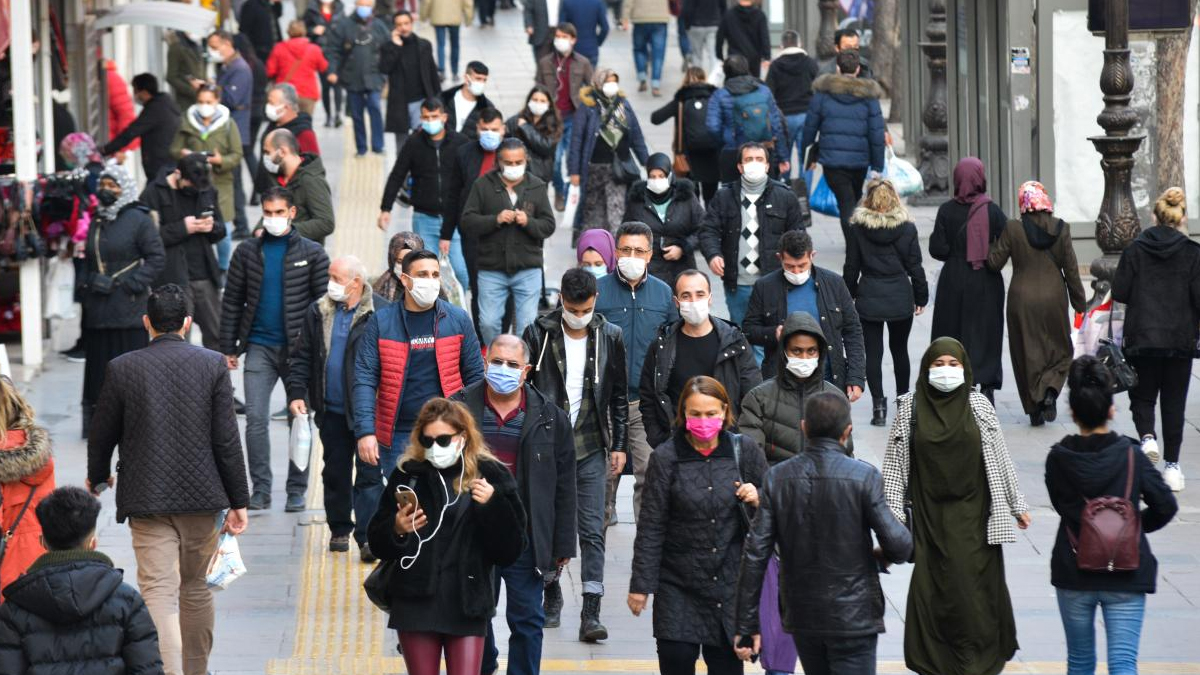 Uzmanı 'gerçekçi değil' diyerek uyardı! Salgın ne zaman bitecek?