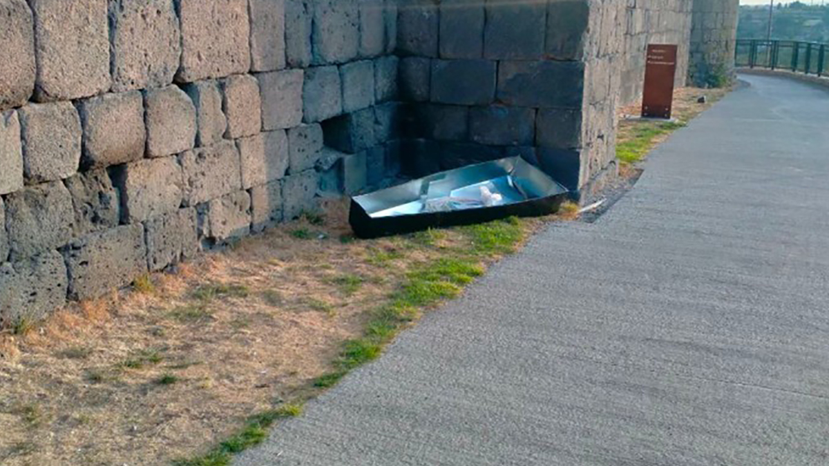 Ahmet Güneştekin'in Hafıza Odası sergisine çirkin saldırı