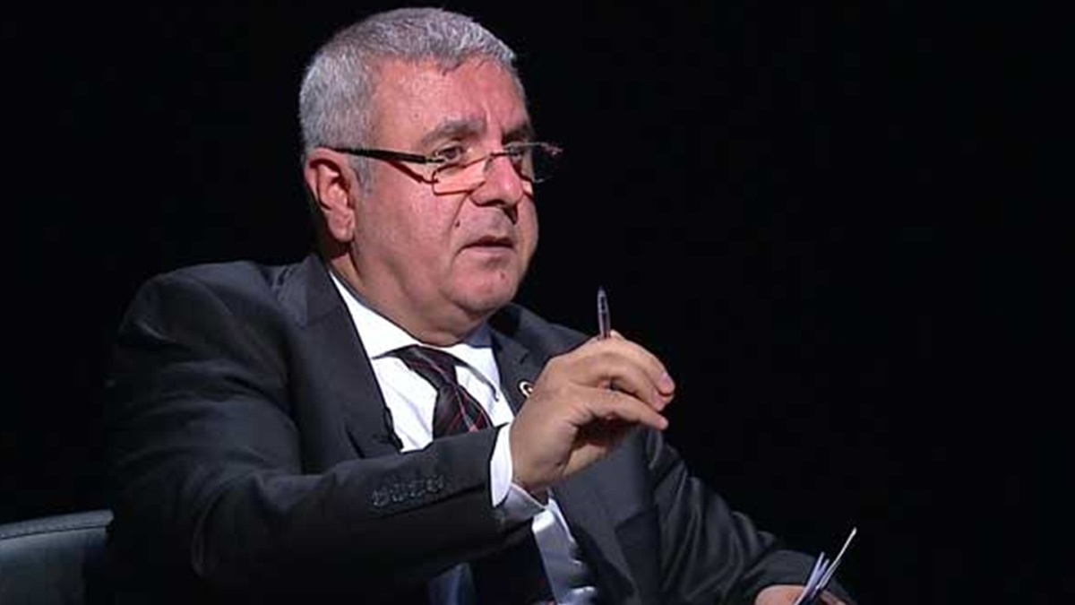 Metiner'den sistem eleştirisi: Cumhurbaşkanı parti genel başkanı olmamalıdır