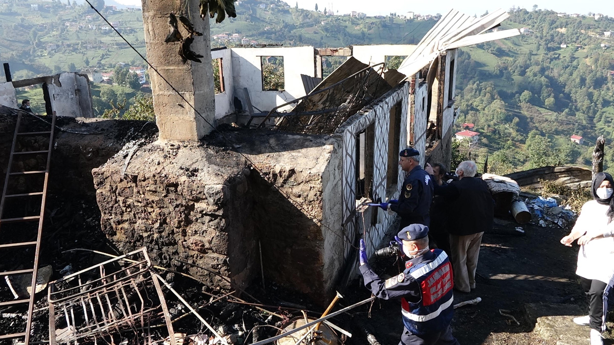 Çevreci ressamın evine kundaklama şüphesi