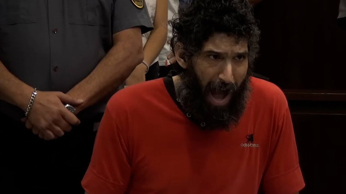 Annesi ve teyzesini öldürmekle suçlanan adam mahkemede miyavladı