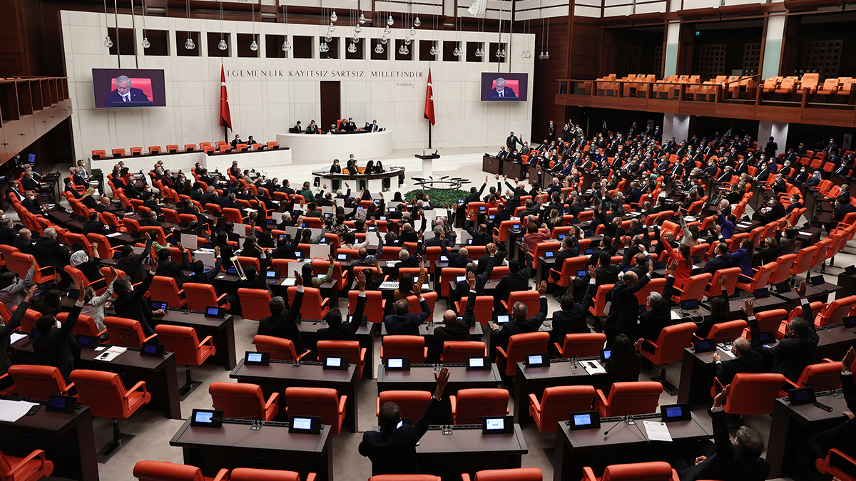 Suriye ve Irak tezkeresi Meclis'ten geçti