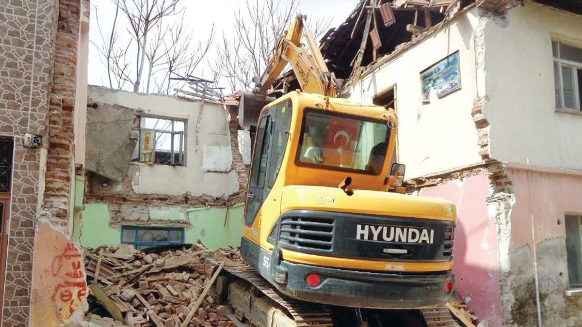 Bırak yargıyı yık binayı