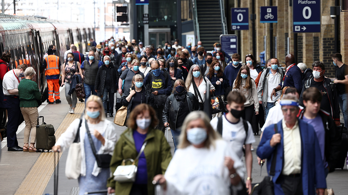 İngiltere tüm ülkeleri kırmızı listeden çıkardı