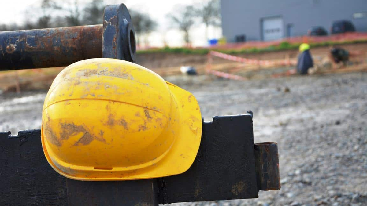 Çatıdan düşen Suriyeli inşaat işçisi ağır yaralı