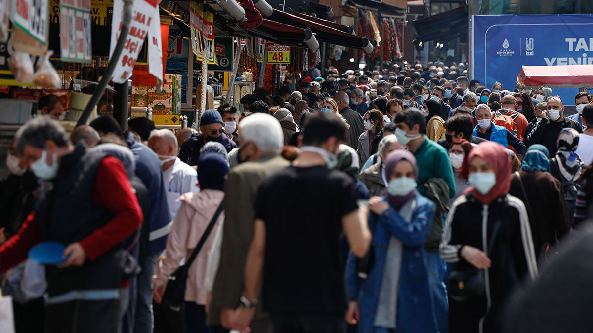 Yeniden kapanma olur mu? Sokağa çıkma yasağı yeniden gelecek mi? Tedirgin eden açıklama