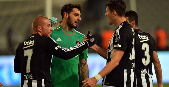 Beşiktaşlı kaleci Günay Güvenç Göztepe'ye transfer oldu