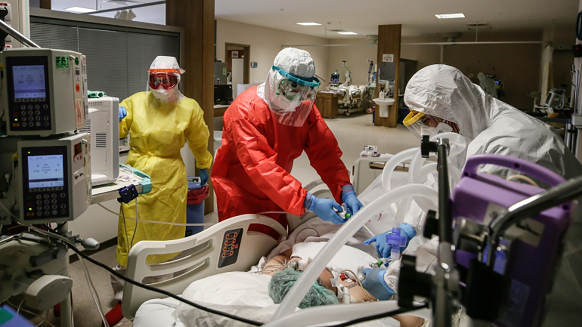 Aşılanmayanlar için Kovid-19'dan ölüm riski 32 kat daha yüksek